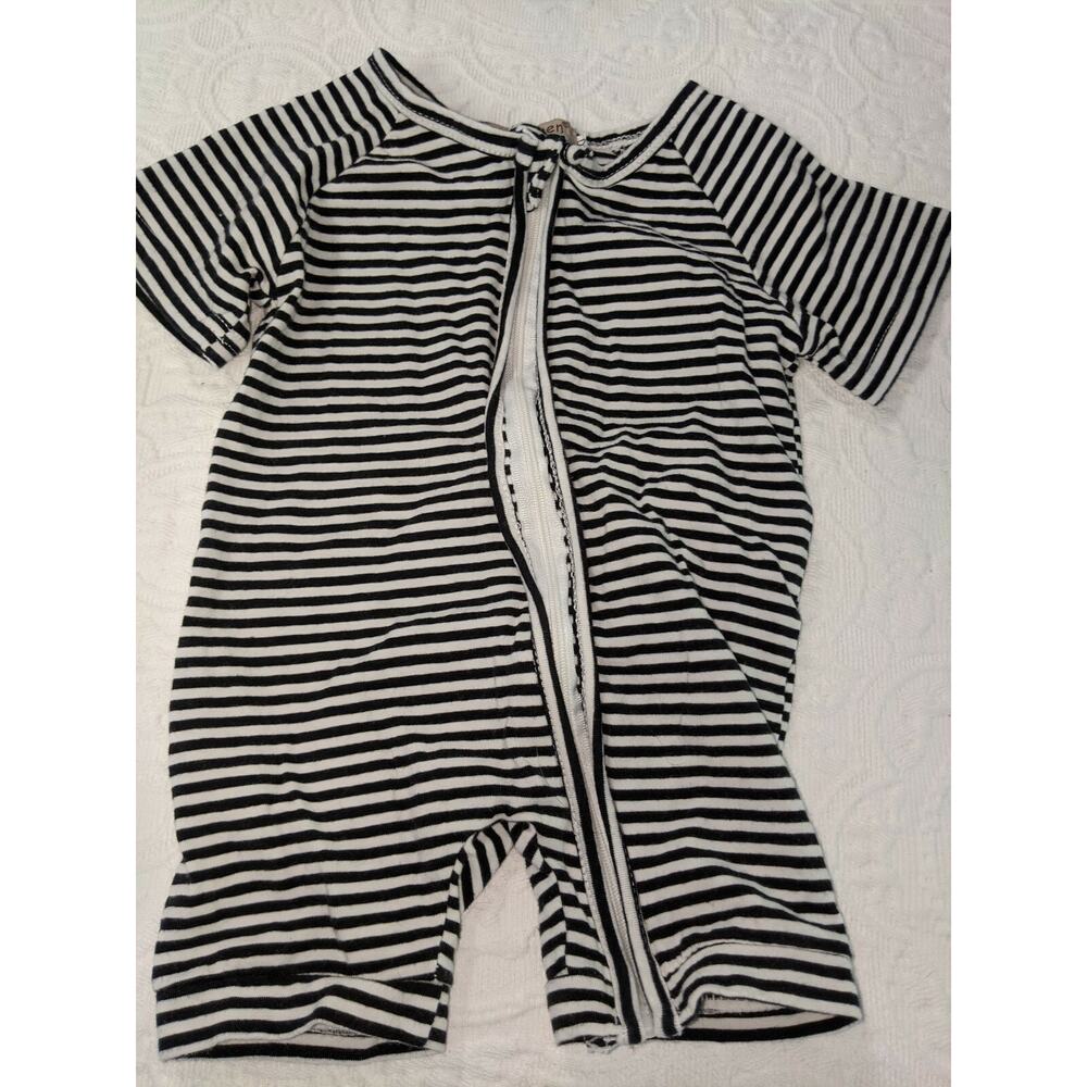 Rorychen baby & kids boys sz. 70 black striped zip short sleeved romper. Adorabl